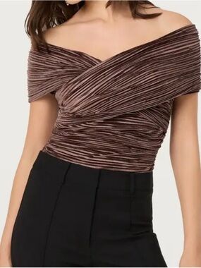 ASTR The Label Mallina Off-Shoulder Ruched Velvet Top Size Large NEW with tags
